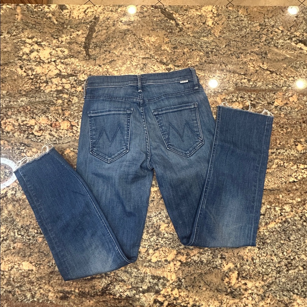 MOTHER the mid rise dazzler crop fray jeans rinse- squeeze it inseam 26” - Picture 9 of 15